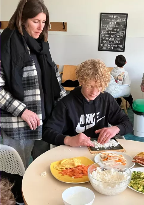 Assemblage de sushis - élève interne.jpg