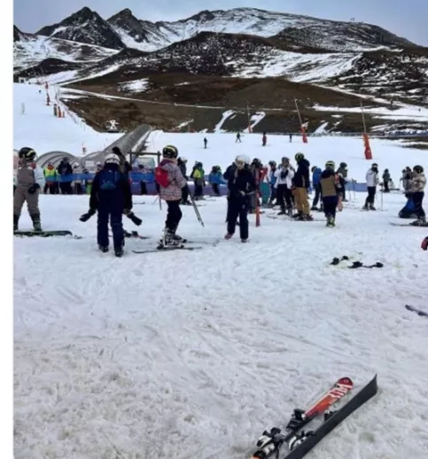 Cours de ski - élèves de 5ème collège Sainte-Claire