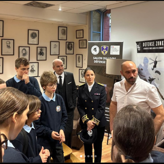 Nos cadets au salon du livre militaire